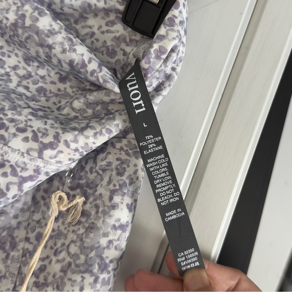 Vuori Studio Pocket Short in Light Micro Mini Camo Size Large - Picture 5 of 9